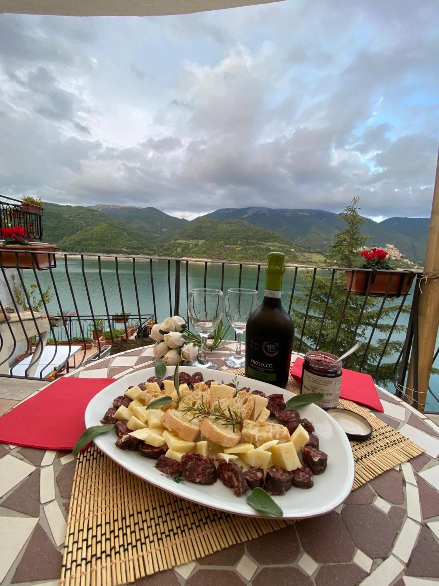 B&B La Casetta Sul Lago Colle di Tora 외부 사진