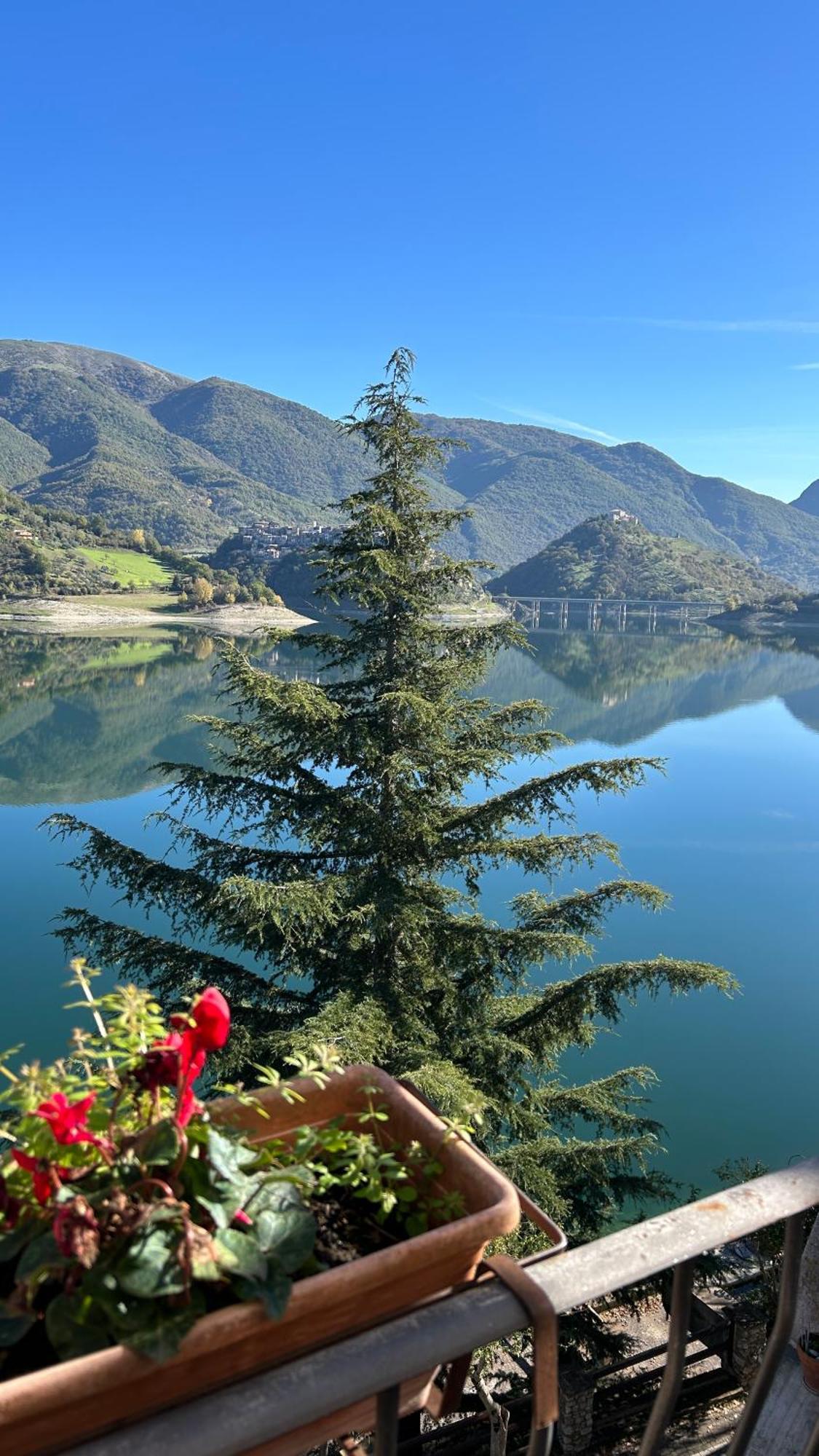 B&B La Casetta Sul Lago Colle di Tora 외부 사진