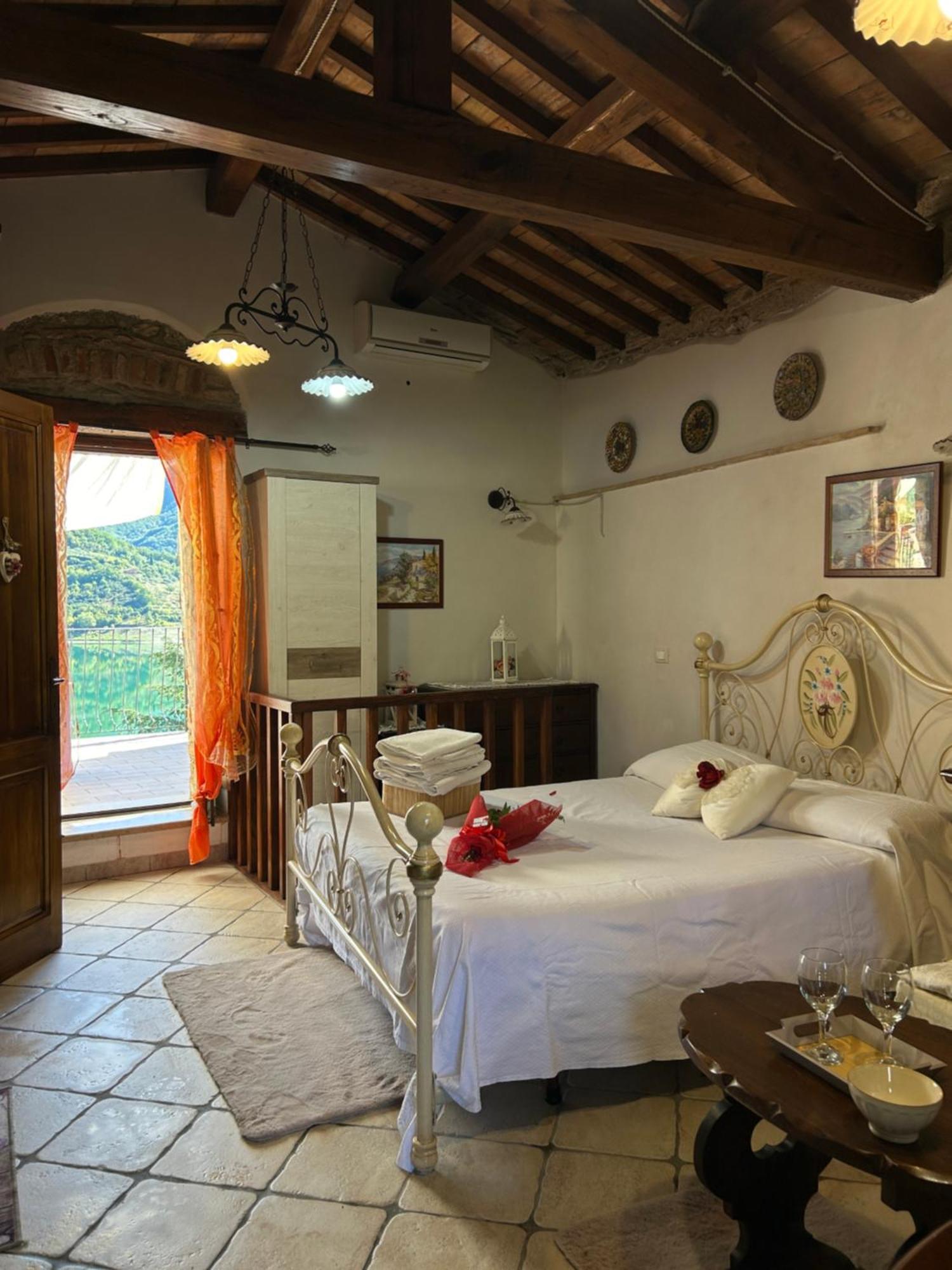 B&B La Casetta Sul Lago Colle di Tora 외부 사진